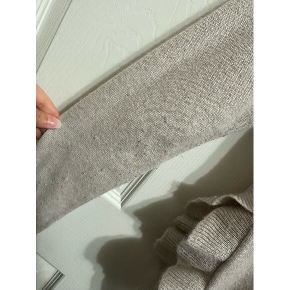 Autumn Cashmere women's oatmeal‎ ruffled slit hem sweater size Medium - Picture 4 of 6